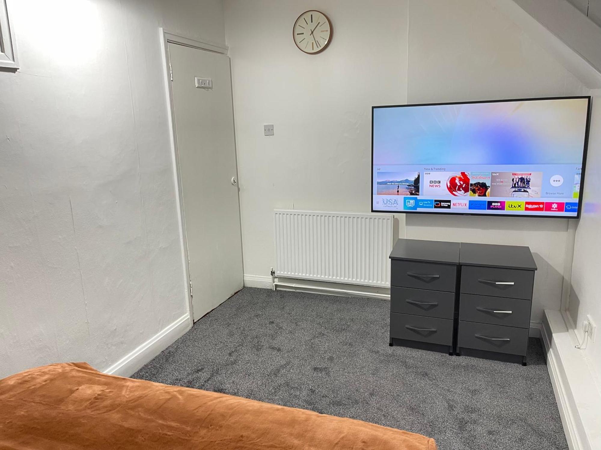 Hometel Digs Hidden Gem Large Comfy Home Can Sleep 15 Braunstone Town Exterior foto